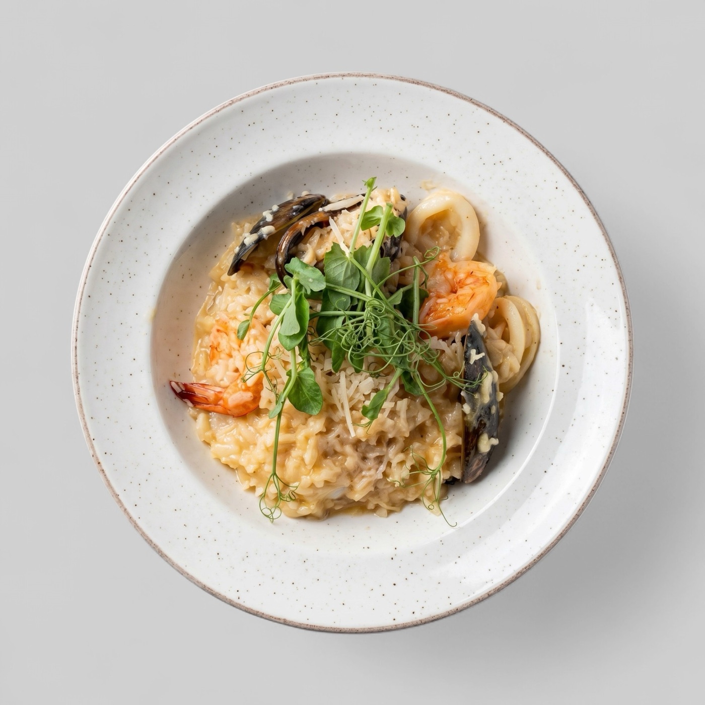 Splentify-enhanced seafood risotto on a clean plate