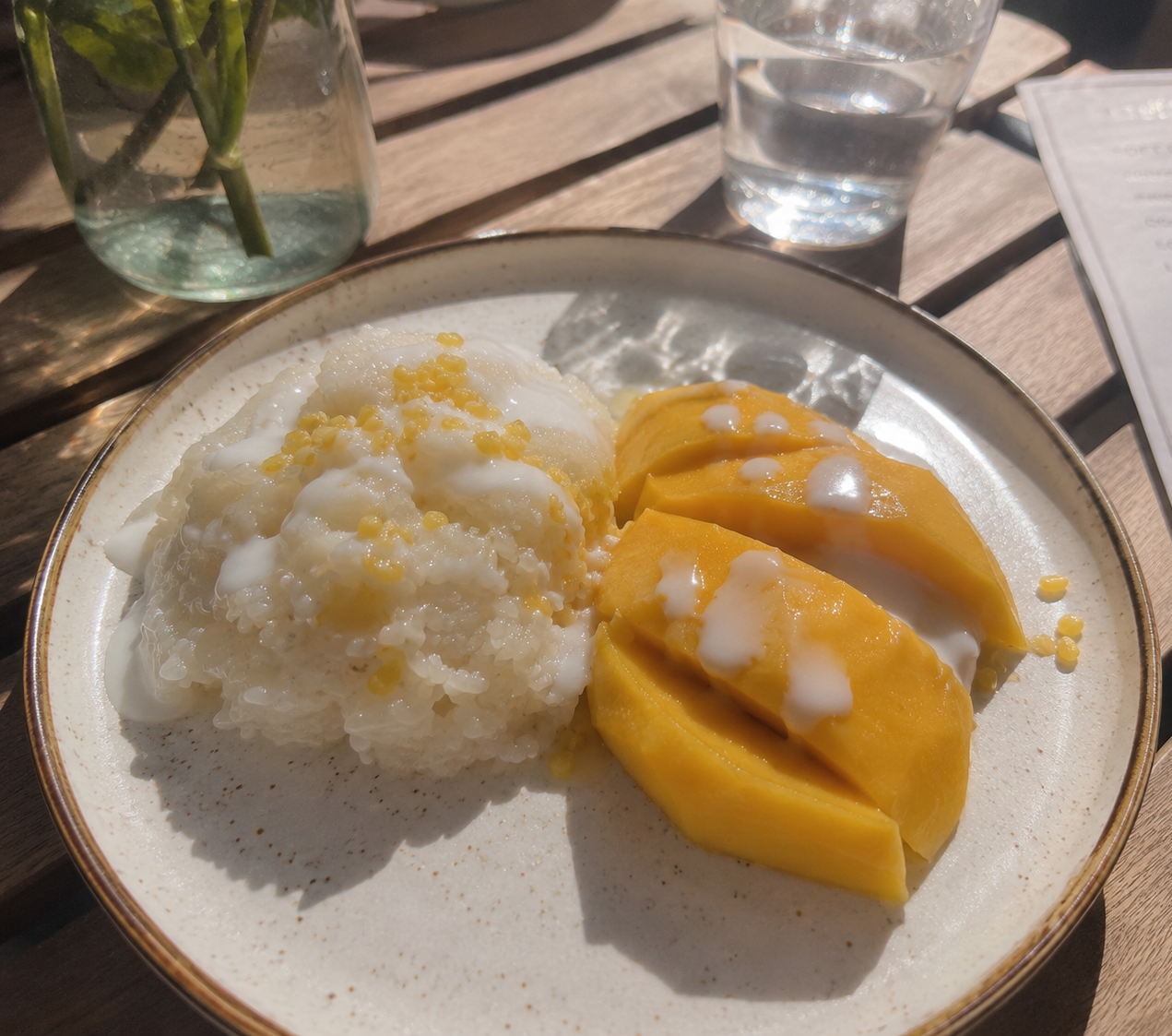 Original mango sticky rice photo for thai restaurants