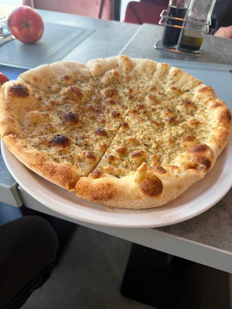 Original restaurant table photo of garlic pizza